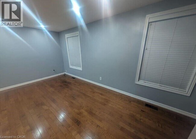 Building Photo - 63 Robert St