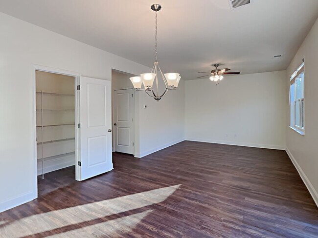 Foto del edificio - 7067 Creeksong Drive
