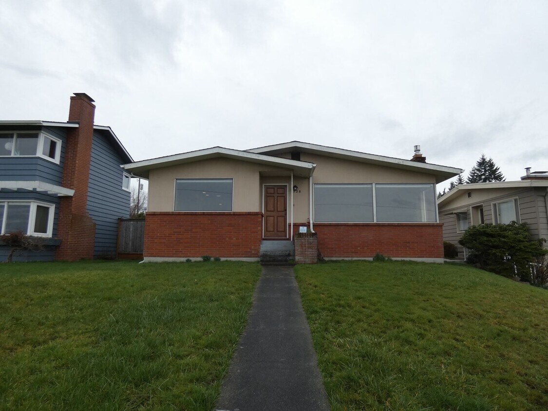 Primary Photo - Spectacular View Home