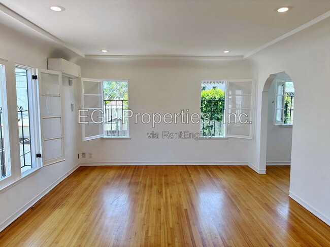 Building Photo - 1016 1/2 South Crescent Heights Boulevard