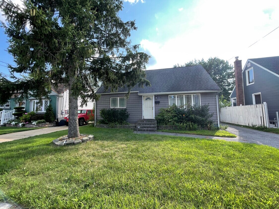Primary Photo - 74 Cunningham Ave