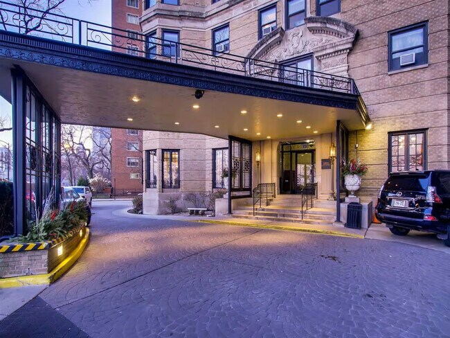 Foto del edificio - 1400 N Lake Shore Dr