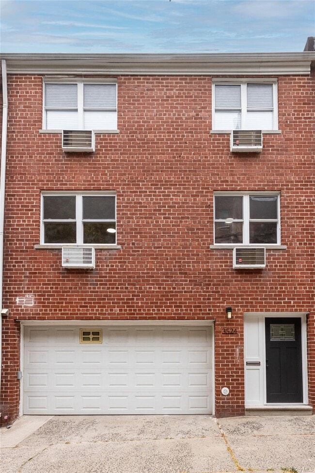 Building Photo - 3524 Cambridge Ave