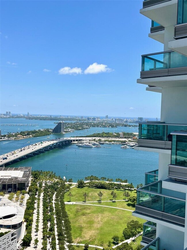 Foto del edificio - 900 Biscayne Blvd
