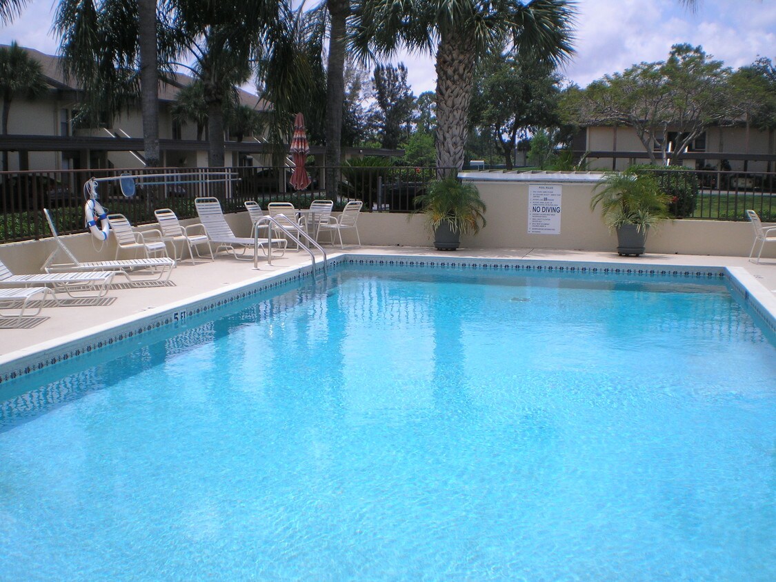 pool - 5550 Trailwinds Dr
