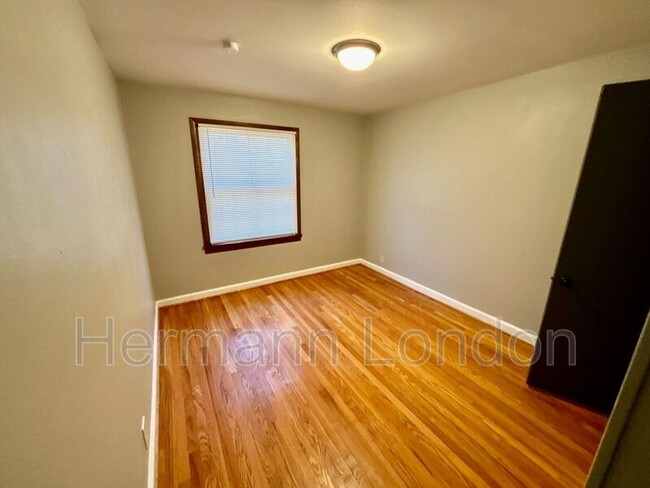 Building Photo - 10215 Tappan Dr