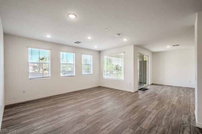 Building Photo - 2555 Hampton Rd