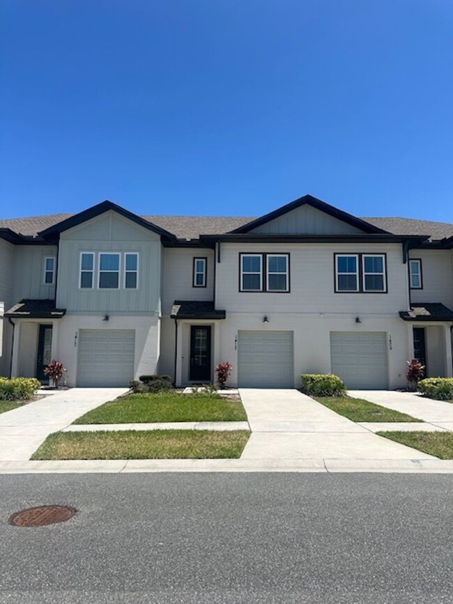 Building Photo - Townhome for rent with garage in Champions...