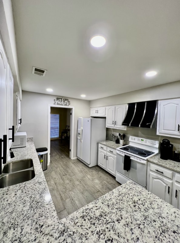 Building Photo - 550 Westoak