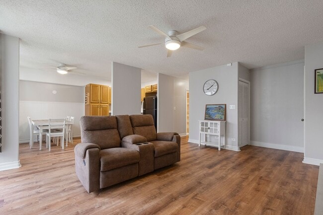 Building Photo - Updated 2-Bedroom Condo with Koolau Views in Prime Kaneohe Location