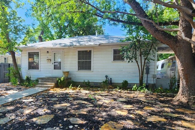 Building Photo - 1511 Alguno Rd