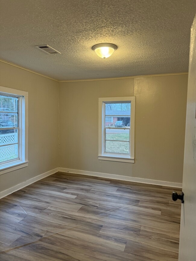 Building Photo - 135 W 10th St