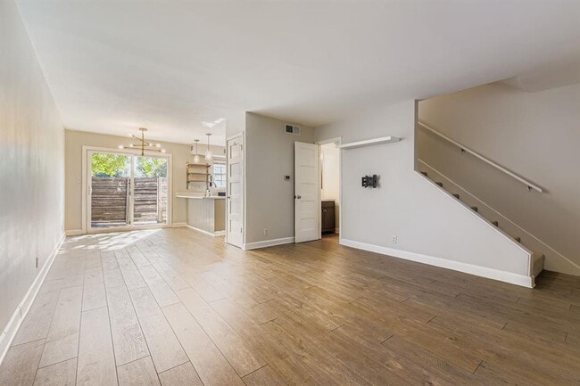 Foto del edificio - 7801 Shoal Creek Blvd