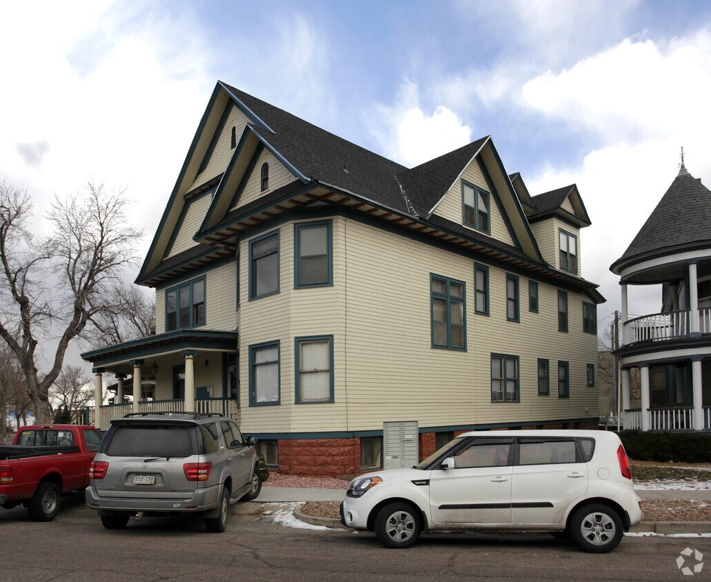 Building Photo - Apartments
