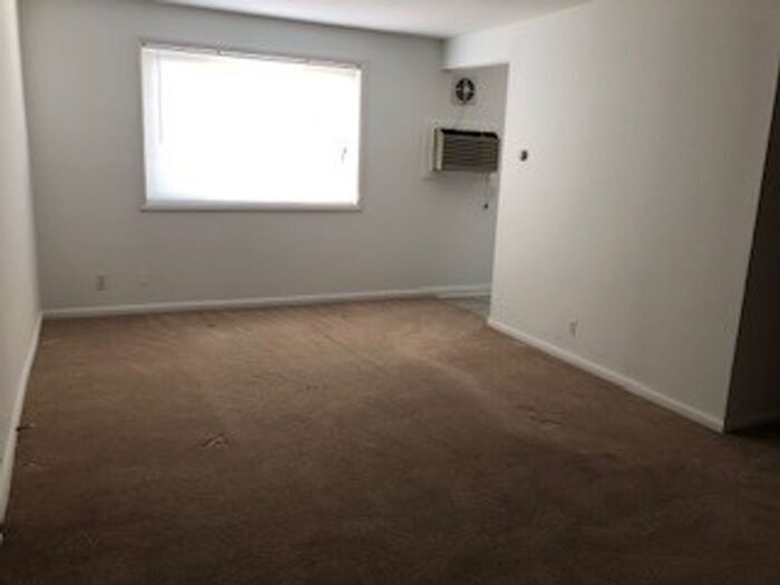 Building Photo - Two Bedroom/Rhawnhurst 19111