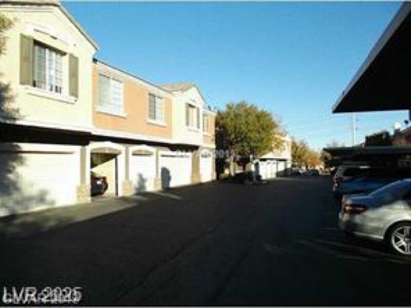 Foto principal - 7709 Himalayas Ave