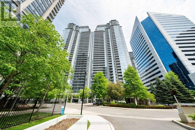 Building Photo - 4968 Yonge St