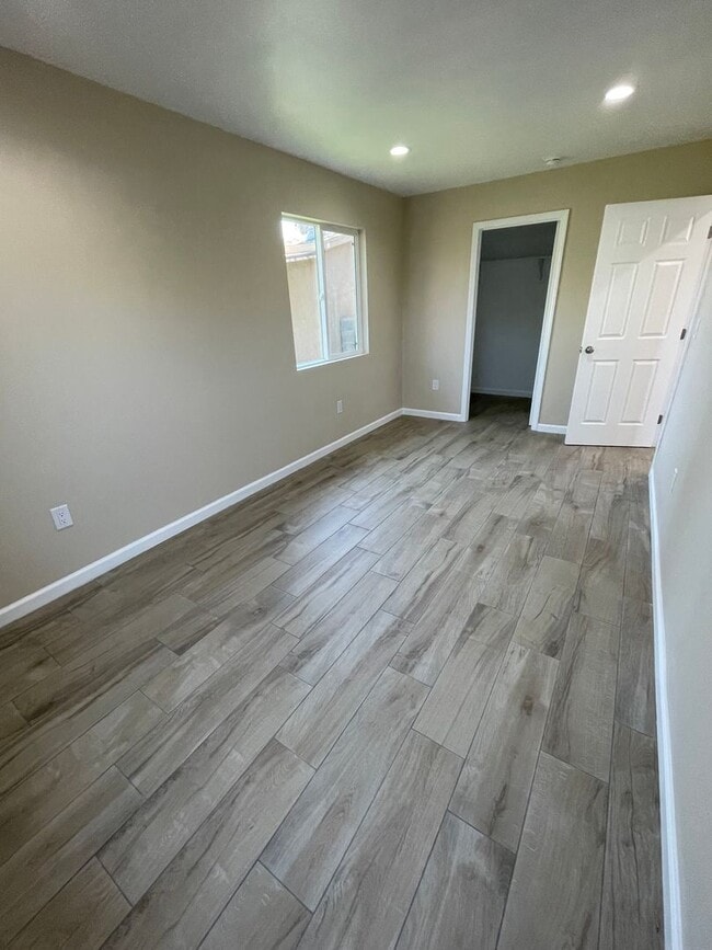 Building Photo - Norman Way (5565)
