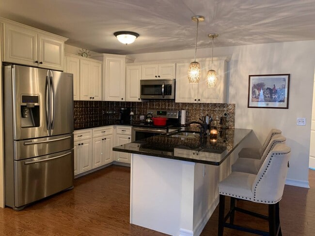 Building Photo - 110 Paddock Cir