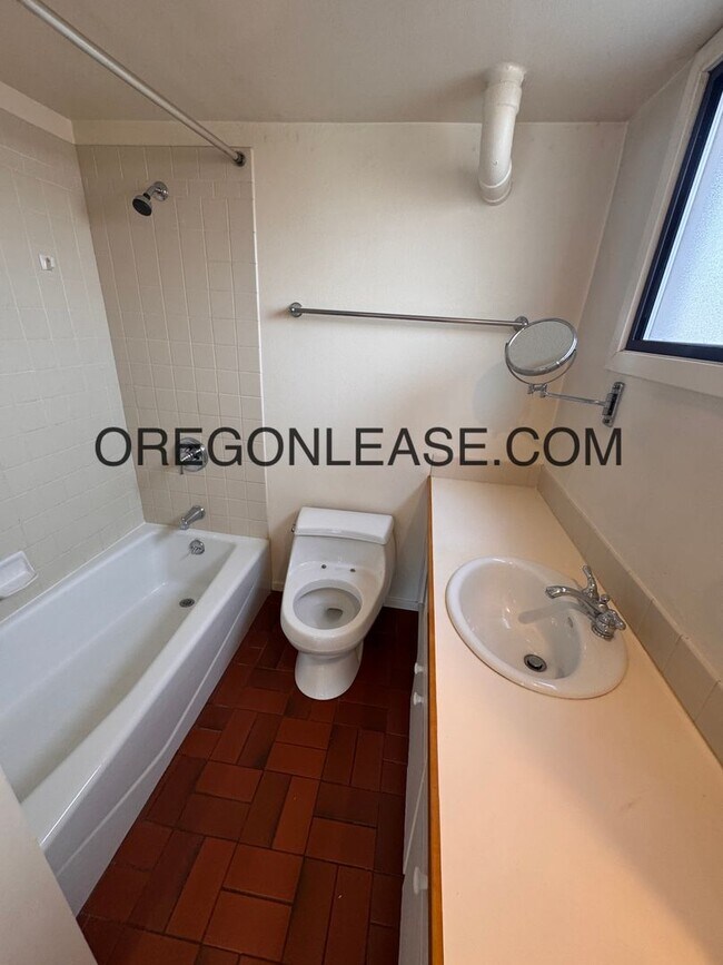 Foto del edificio - Large One bedroom downtown Eugene Apartment