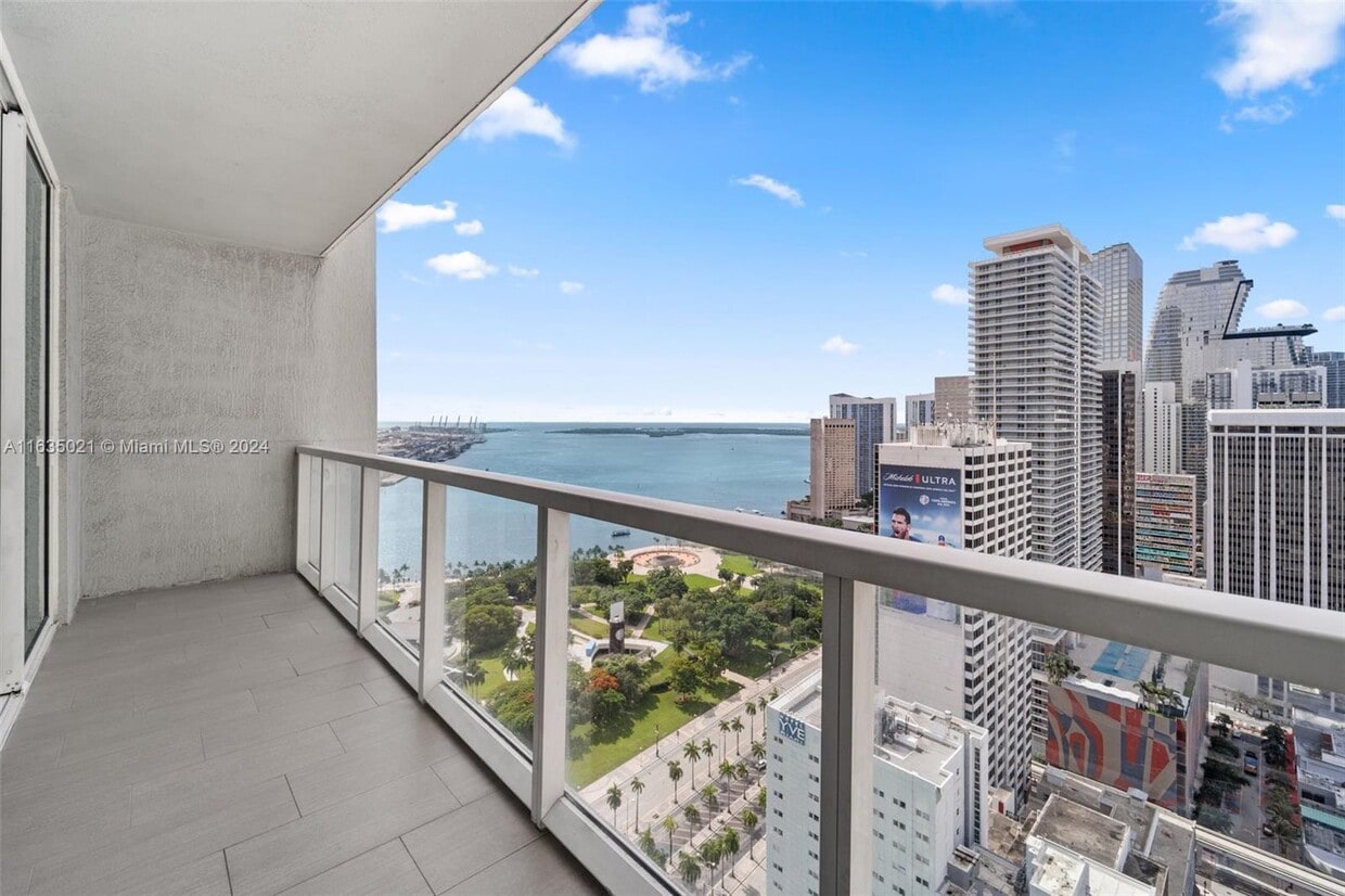 Primary Photo - 244 Biscayne Blvd
