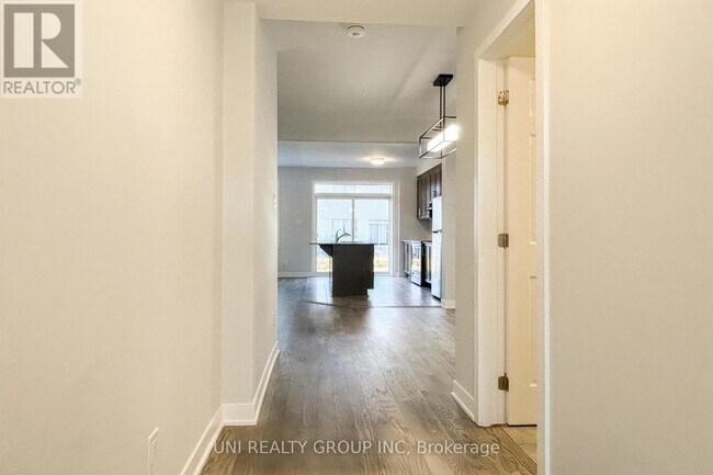 Building Photo - 274 Ormiston Cres