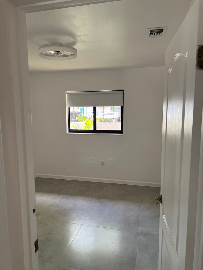 Foto del edificio - 1841 NW 1st Ct