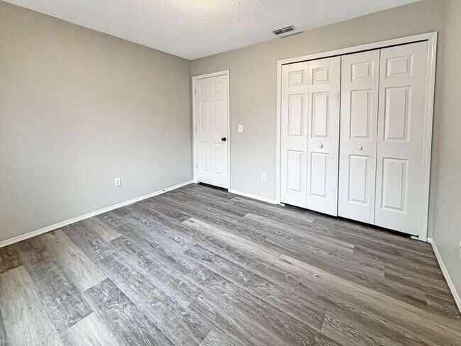 Building Photo - Beautiful 3-Bedroom Home: A Perfect Blend ...