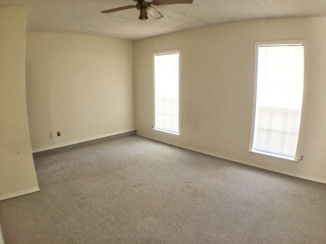 Building Photo - Quaint Home in Peaceful Carrollton Neighborhood!