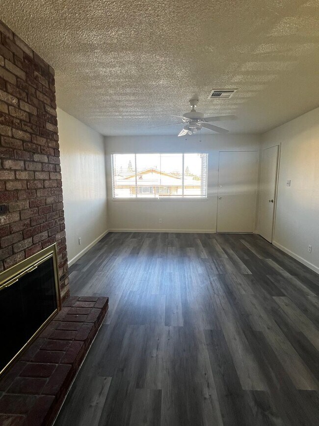 Foto del edificio - 5335-37 CASTLE STREET