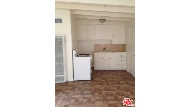 Foto del edificio - 16970 B St
