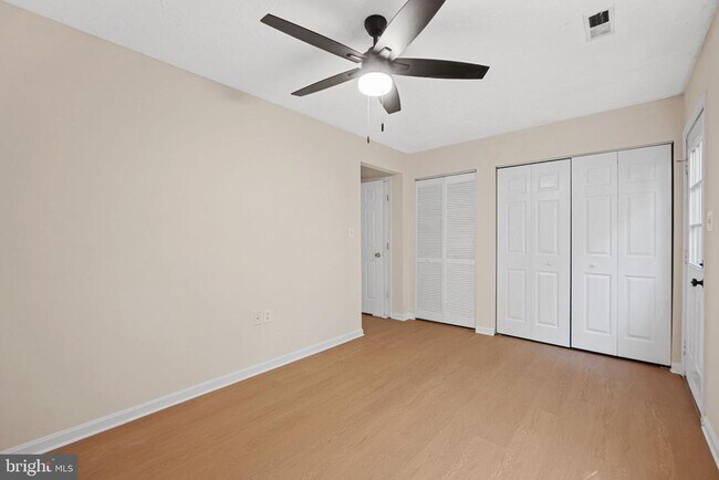 Foto del edificio - 1330 Hampshire Dr