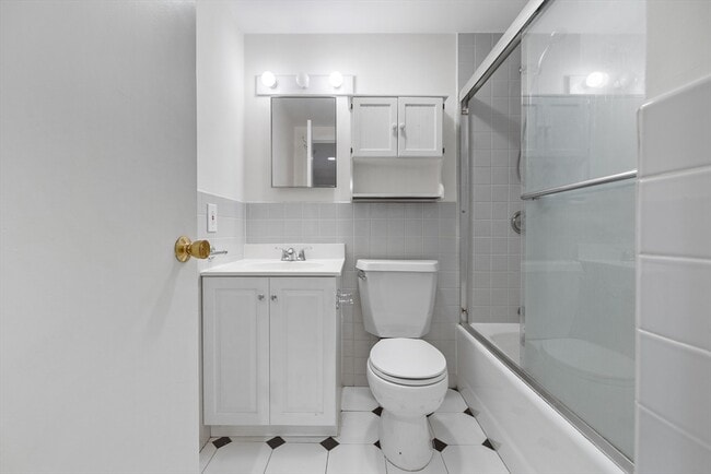 Building Photo - 1763 Beacon St