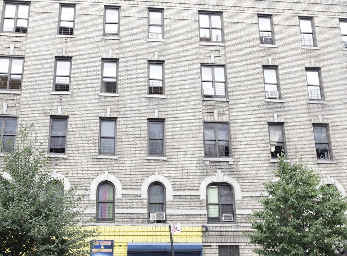 Building Photo - 1667 Clay Ave