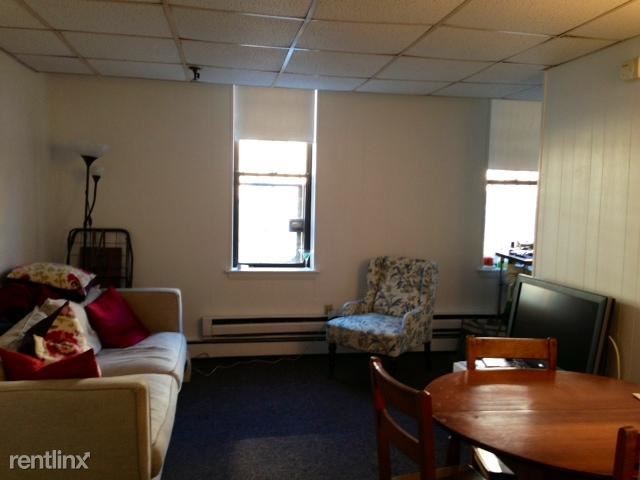 Building Photo - 2 br, 1 bath  - 81 Park Dr # Cdr
