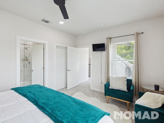 Foto del edificio - 3 Bedroom Townhome in San Antonio