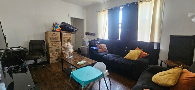 Foto del edificio - 3752 W Division St