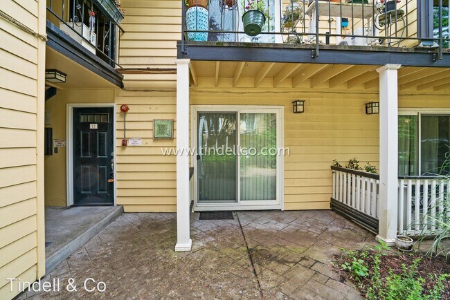Building Photo - 2 br, 1 bath House - 3531 SW Troy St #11