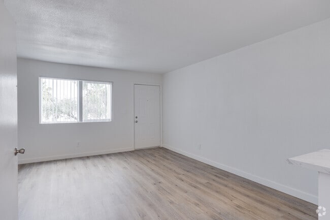 Studio, 1BR - 405SF - Living Room - La Terraza
