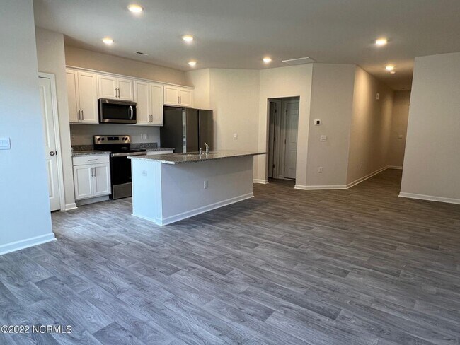 Building Photo - 1600 Gracie Ln