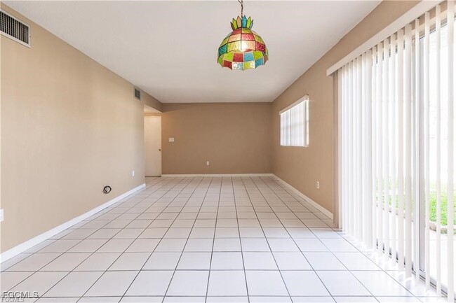 Building Photo - 4923 Vincennes Ct