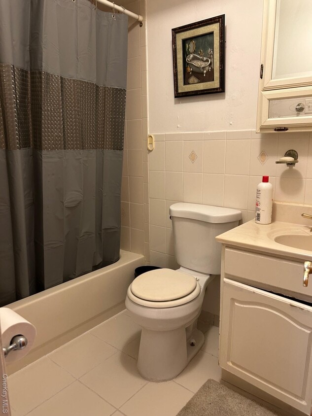 Building Photo - 165-15 Foch Blvd