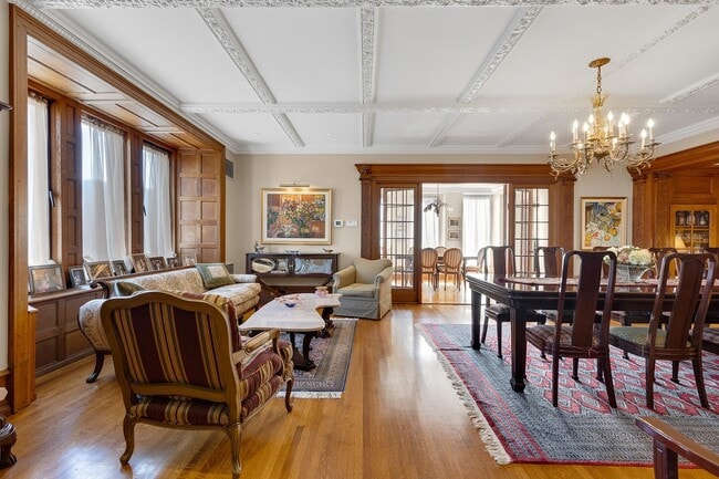 Building Photo - 1210 Rue Redpath-Crescent