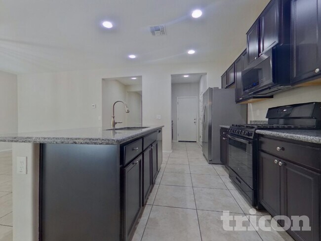 Foto del edificio - 4217 S 181st Ln