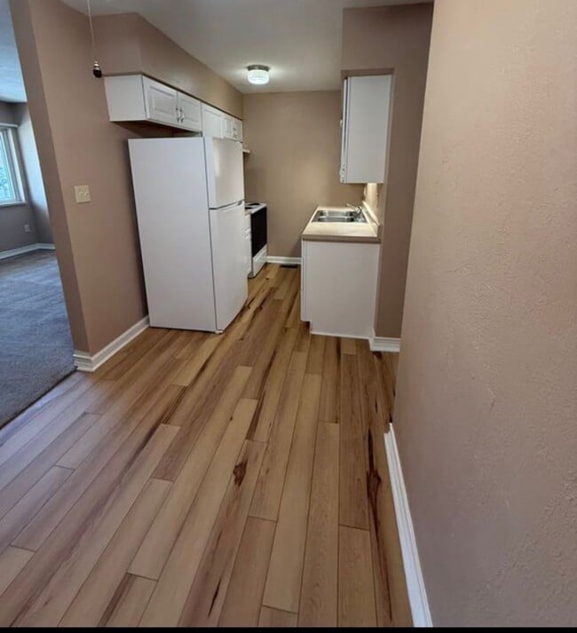 Foto del edificio - 3040 Southdale Dr