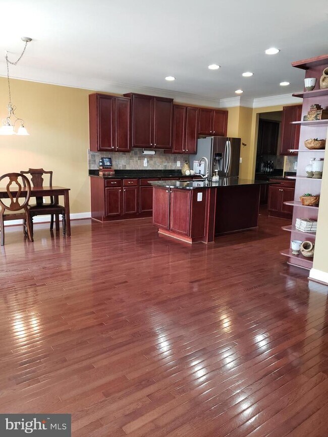 Foto del edificio - 447 Belmont Bay Dr