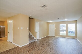 Building Photo - 1127 Laurel Chase Tr