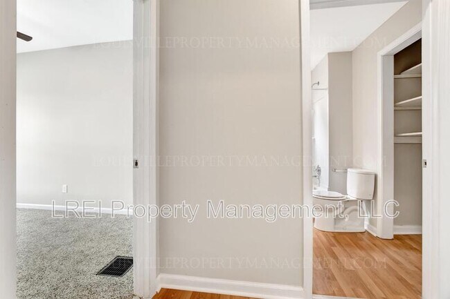 Foto del edificio - 4141 W Market St