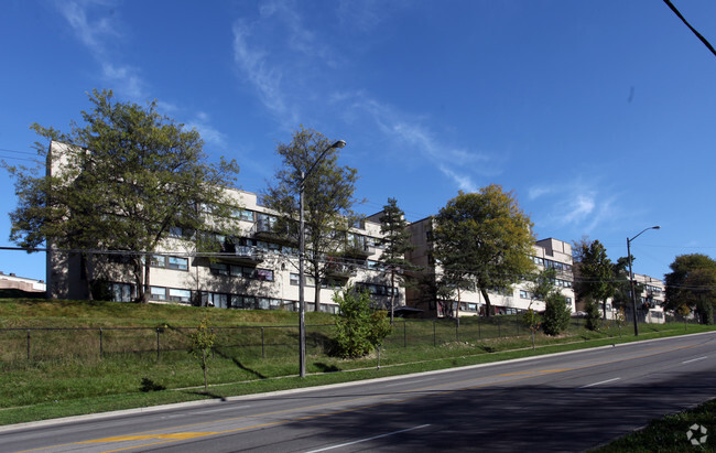 Photo du bâtiment - Northwoods Village