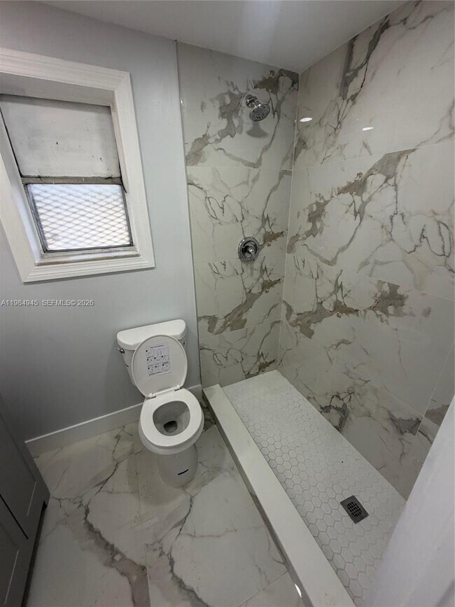 Foto del edificio - 531 NE 58th St